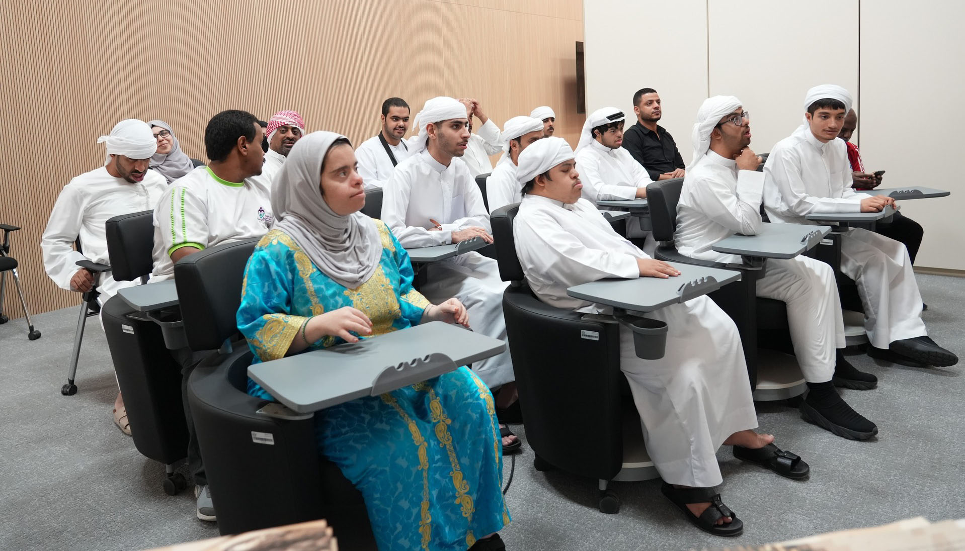 Students from Sharjah Humanitarian City Visit Sharjah Falconers Club