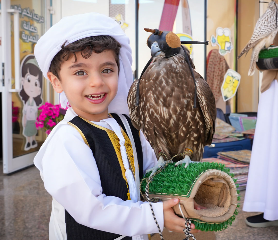 Sharjah Falconry Club Participates in Haq Al Laila Activities at Al Hamriyah Nursery
