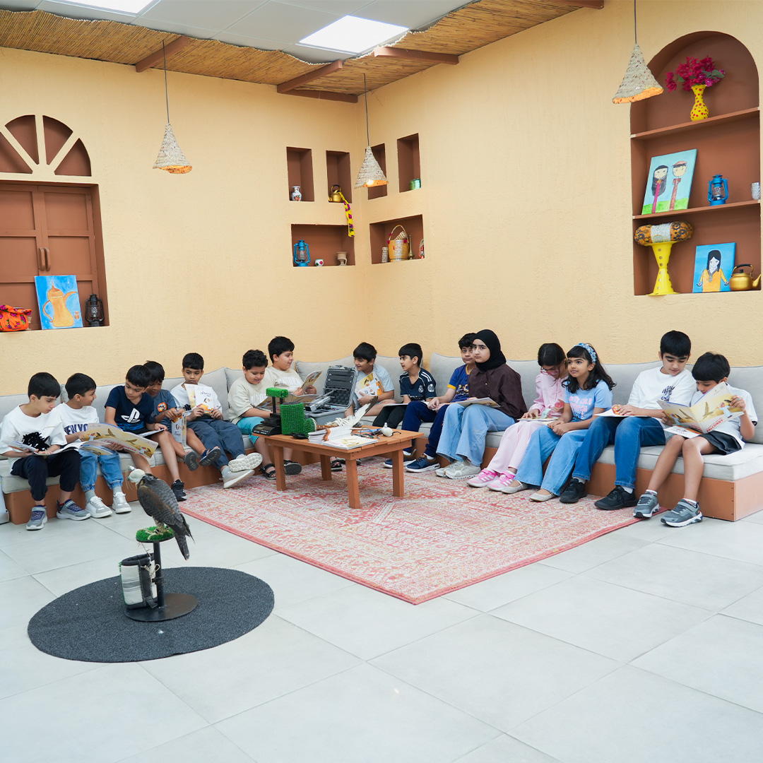 Sharjah Falconers Club participates in an introductory workshop on falconry at Al Bataeh Children's Center